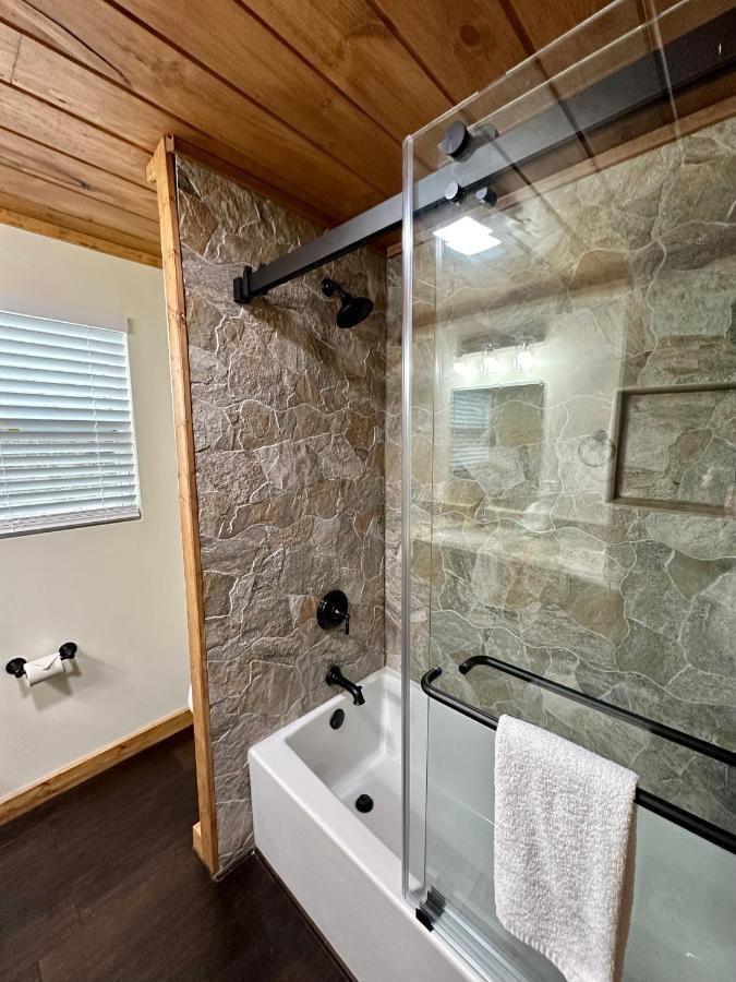 Creekfront Lodge: Brand New! Pigeon Forge Exteriör bild