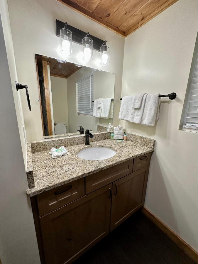 Creekfront Lodge: Brand New! Pigeon Forge Exteriör bild