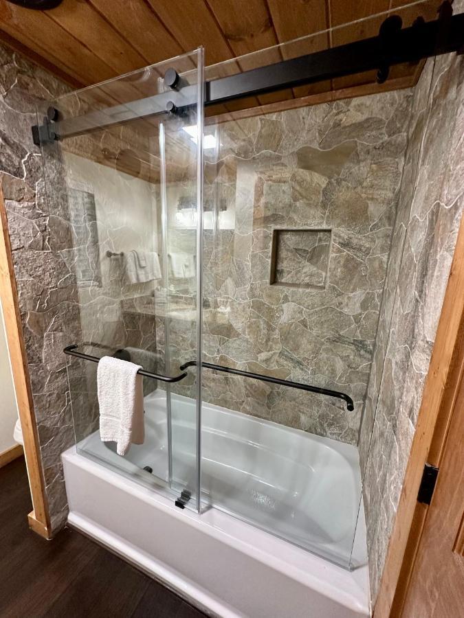 Creekfront Lodge: Brand New! Pigeon Forge Exteriör bild
