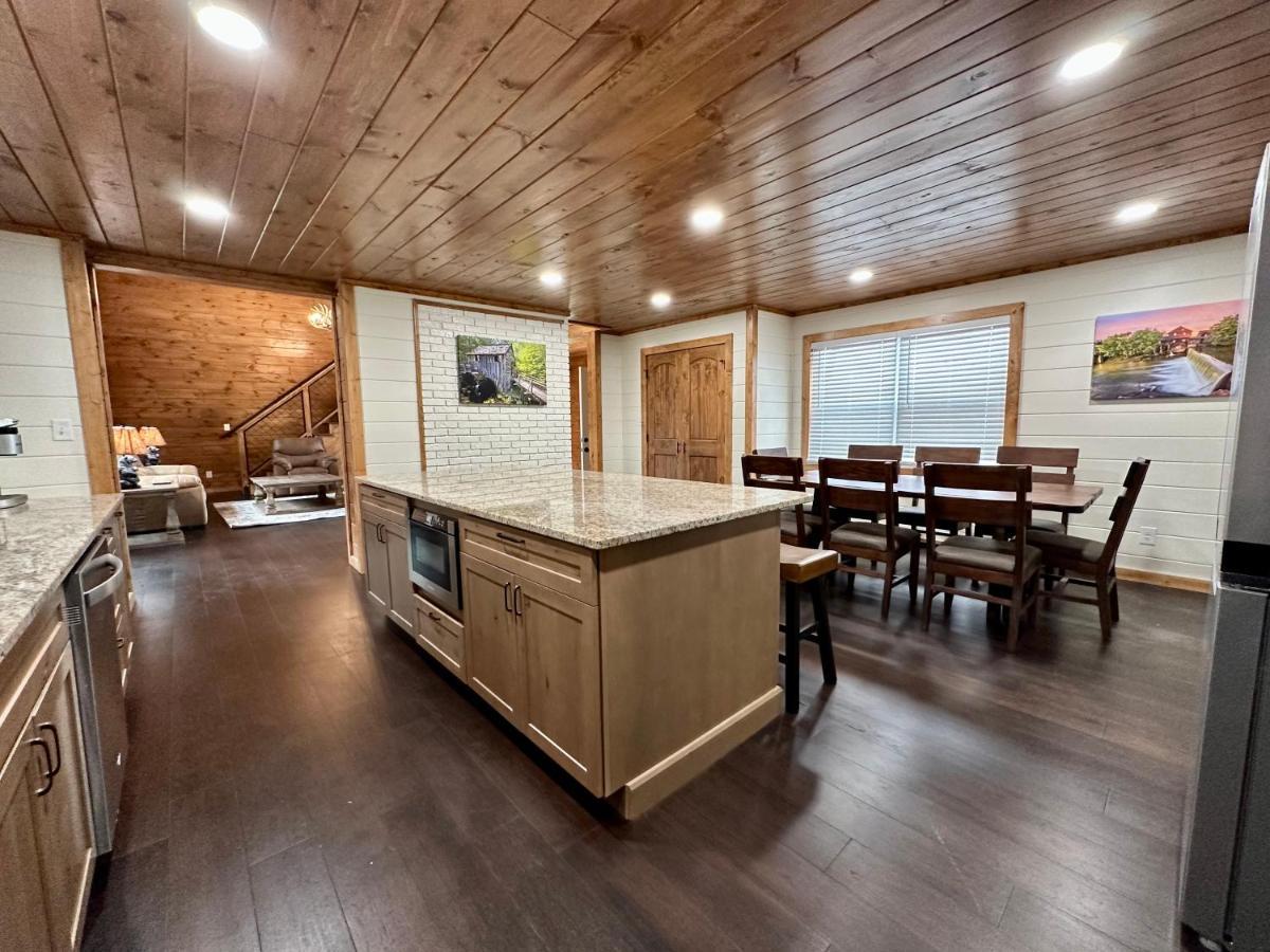 Creekfront Lodge: Brand New! Pigeon Forge Exteriör bild