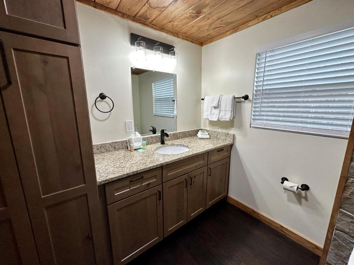 Creekfront Lodge: Brand New! Pigeon Forge Exteriör bild